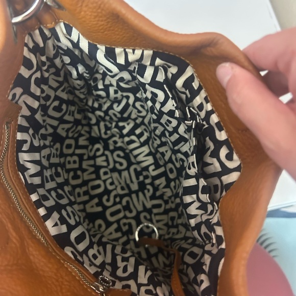 Marc Jacobs Tan Leather Shoulder Bag callouts in the picture. - Picture 7 of 11
